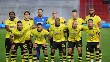 Antwerp (Belgium), 22/08/2023.- AEK Athens starting eleven pose for a group photo before the the UEFA Champions League play-offs, 1st leg match between Royal Antwerp and AEK Athens in Antwerp, Belgium, 22 August 2023. (Liga de Campeones, Bélgica, Amberes, Atenas) EFE/EPA/OLIVIER MATTHYS
