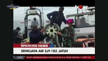 Hallan restos en el mar del avión desaparecido en Indonesia