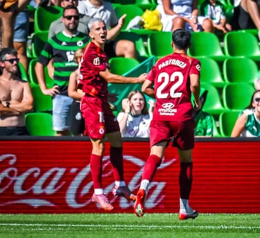 Gol y Asistencia. El jugador del equipo leonés demostró que puede liderar a un equipo que va de menos a más en esta temporada.