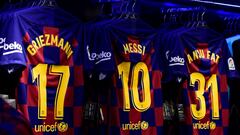Camisetas de Griezmann, Messi y Ansu Fati.