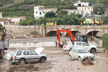 Trabajos de limpieza en el municipio de Benagarmosa, de la Axarquía, tras el paso de la DANA, en Málaga.