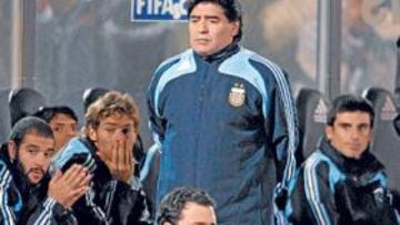 <b>"SEGUIRÉ COMO SELECCIONADOR".</b> Maradona fue claro: "Seguiré. Las críticas no me entran. Nosotros una vez fuimos a jugar contra Australia y no se murió nadie".