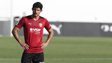 Guedes, en uno de los amistosos del Valencia. 