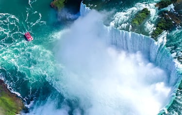 Vista aérea de las cataratas del Niágara entre Estados Unidos y Canadá. 