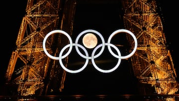 -- AFP PICTURES OF THE YEAR 2024 --
The moon rises behind the Olympic rings displayed on the Eiffel Tower in Paris on July 22, 2024, ahead of the Paris 2024 Olympic Games. (Photo by Loic VENANCE / AFP) / AFP PICTURES OF THE YEAR 2024