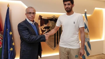 Antonio Tapia y el vicepresidente del M&aacute;laga, Nasser Al Thani.