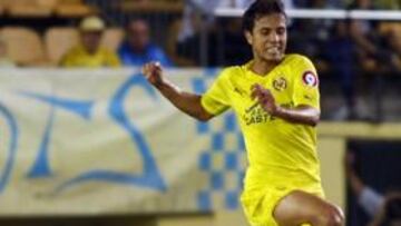 <b>DECISIVO. </b>Nilmar, autor del gol, sortea una entrada de Juca.