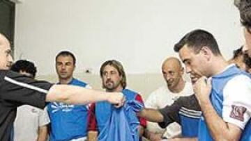 <b>HEROICO</B>. "Cuando entrenaba en Segunda mis jugadores venían a los partidos en bici. Cobraban 40 euros al mes".