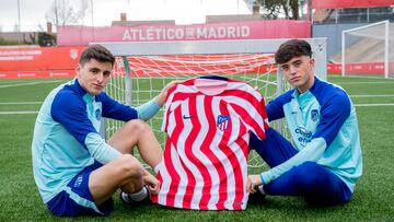 Dani Mart¨ªnez y Javier Bo?ar atienden a AS.