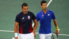 Djokovic con su compa&ntilde;ero Nenad Zimonjic.