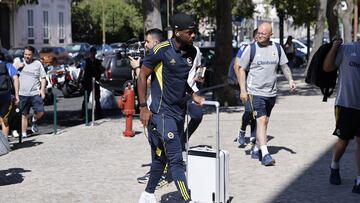 LISBON, PORTUGAL - AUGUST 26: Jhon Duran arrives in Lisbon, Portugal with the Fenerbahce squad, who will face Benfica away in the UEFA Champions League play-off second leg, on August 26, 2025. (Photo by Burak Akbulut/Anadolu via Getty Images)