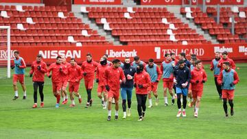 La plantilla del Sporting durante un entrenamiento