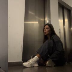 Se queda atrapado en un ascensor y la vecina lanza una queja tras estar dos horas con él: “Me guardo mi humilde opinión”