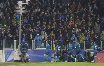 0-2. Cristiano Ronaldo celebró un gol de época.