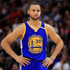 Curry sigue siendo el rey de la NBA en venta de camisetas