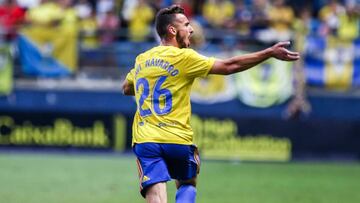 Javi Navarro, en un partido con el Cádiz.