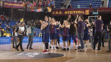 Los jugadores del Barça celebran el triunfo ante el Madrid.