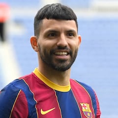 Barcelona - Real Sociedad: ¿por qué no juega el 'Kun' Agüero y cuándo debutará?