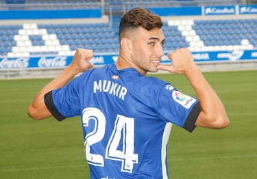 La temporada 2017-18 estuvo cedido en el Alavés. En Vitoria disputó 37 partidos anotando 14 goles.