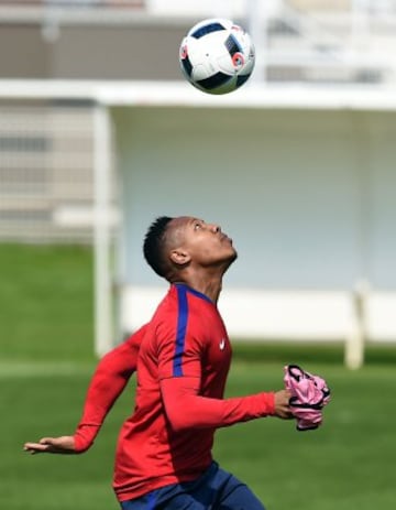 Nathaniel Clyne (21 millones de Euros)