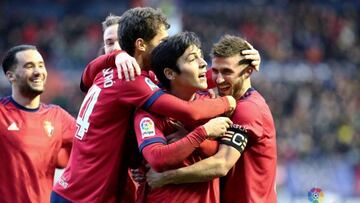 Los jugadores de Osasuna celebran un gol.