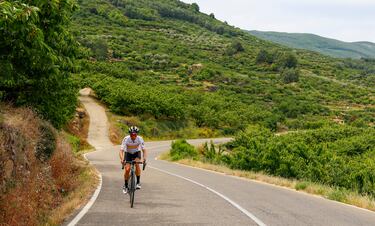 Benjamín Prades en la subida al Piornal, puerto inédito de la Vuelta España.