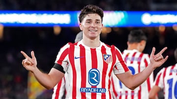 El delantero argentino celebra el tanto.