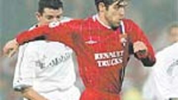 <B>EL LÍDER.</B> El brasileño Juninho Pernambucano es el líder del Lyon.