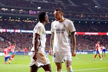 2-2. Joselu celebra el segundo que marca en el minuto 81 con Vinicius.