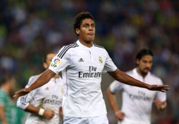 Varane celebra el 1-2.