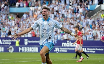 Roberto festeja un gol al Nàstic-