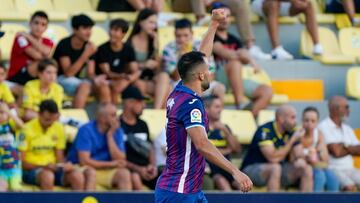 Quique González, jugador de la SD Eibar, celebra su gol ante el Villarreal B.