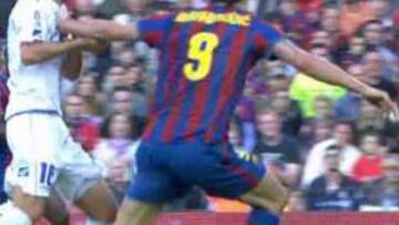 Posible mano de Jeffren en el 1-0 y posible falta de Ibra en el 3-1