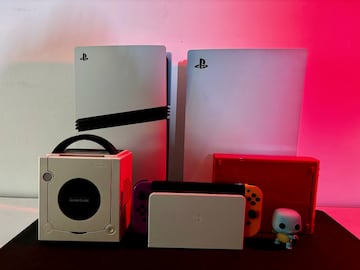 Comparada con las plataformas de Nintendo, siempre más pequeñitas y manejables, las dimensiones de PS5 Pro llaman aún más la atención.