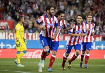 Raúl García celebra el 3-0 marcado de penalti.
