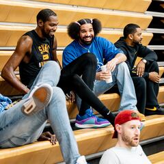 Drake shows off new look at NBA open run