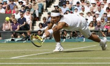 El 8 de Julio de 2007 se vuelven a enfrentar en la final de Wimbledon donde Federer conseguiría su quinto trofeo consecutivo en Wimbledon al ganar a Nadal por  7-6 (9-7), 4-6, 7-6 (3), 2-6 y 6-2