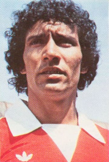 Mario Soto es el chileno con más partidos ante Perú. El histórico ex defensa disputó 11 encuentros entre 1975 y 1985, con seis victorias, cuatro empates y una derrota.