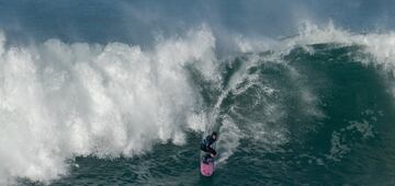Tras dos ediciones suspendidas regresó en La Cantera-Cueto (Cantabria) la tradicional Vaca Gigante. Se trata de un campeonato de surf de olas grandes en el que veinte surfistas, diez cántabros y diez del resto del mundo, se enfrentan a olas de más de seis metros. La cita es un referente mundial para los amantes de este deporte.