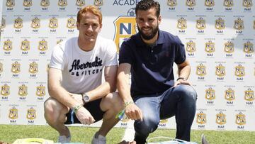 Álex intenta convencer a Nacho de que juegue en el Cádiz