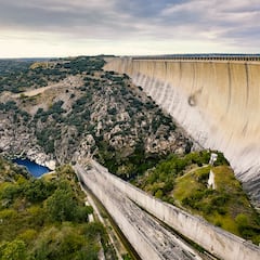 The colossal hydroelectric dam built in 1970 has a wall worthy of ‘Game of Thrones’