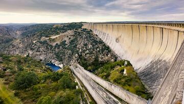 Construido en 1970 y con una capacidad de 2.648 hectmetros cbicos de agua.