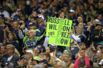 Mientras tanto, en las filas de los Dem¨®cratas ya ayanan el camino a un nuevo candidato de cara a las presidenciales de 2020: Russell Wilson. Bueno, en concreto este joven entusiasta le quiere de presidente para ya mismo. Pero eso no puede ser, que acab¨¢is de tener unas elecciones y hasta dentro de cuatro a?o no tocan otras. Que no sois Espa?a.