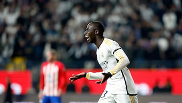 Ferran y Mendy, durante el Real Madrid-Atlético de Riad.