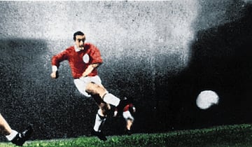 El exfutbolista del Reino Unido (nacido en 1938) muri車 el pasado 1 de marzo, con 82 a?os. Fue delantero del Liverpool de Bill Shankly. Logr車 dos ligas inglesas y una FA Cup, la primera de la historia del conjunto red y que se ganar赤a gracias al gol decisivo anotado por St John.