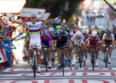 Gilbert remonta a Boasson Hagen en un sprint sin sprinters