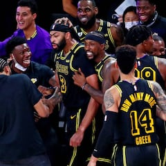Épico: Anthony Davis salva a los Lakers con un triple sobre la bocina