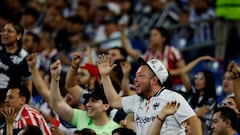 Violencia tras partido: Hinchas del Chivas agredidos afuera del ‘Gigante de Acero’