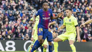 Yerry Mina jugando con el Barcelona.
