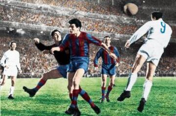 1953. La llegada de Di Stefano al Madrid fue un azote para el Barcelona. Por él pujaron ambos clubes. Jugó ante el Barcelona 24 veces en Liga y marcó 15 tantos.